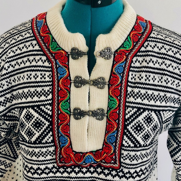 Arctic Circle Sweater - Picture 9 of 10